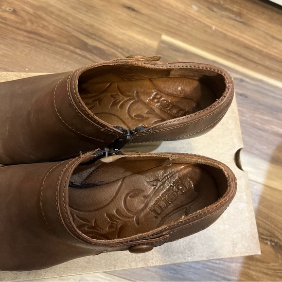 Born Women’s Low Bootie Sz 7.5 US Calixta Button Brown Leather Side Zip Heel - Picture 7 of 9